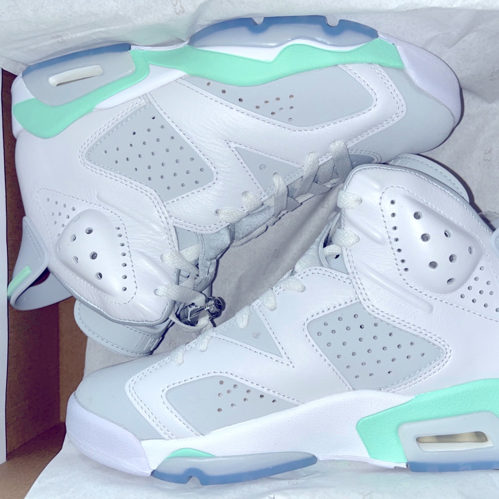 WMNS AIR JORDAN 6 RETRO “MINT FOAM”